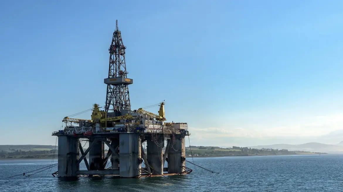 Brent Rose 3.4% as Hormuz Deal Talk Hit. Traders Price a 30…